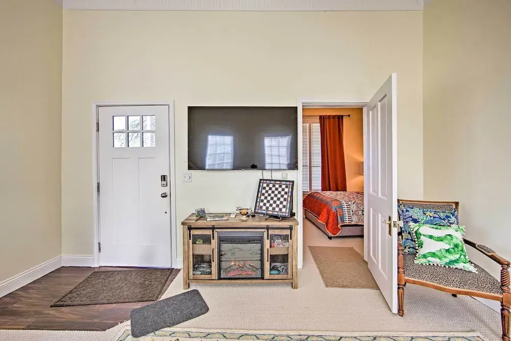 Renovated 'carnegie Cottage' - Walk to Dtwn!