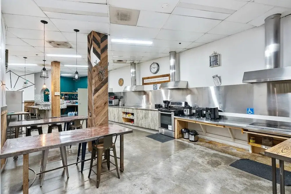 Little Italy Inn - Limited Service Apart Hotel