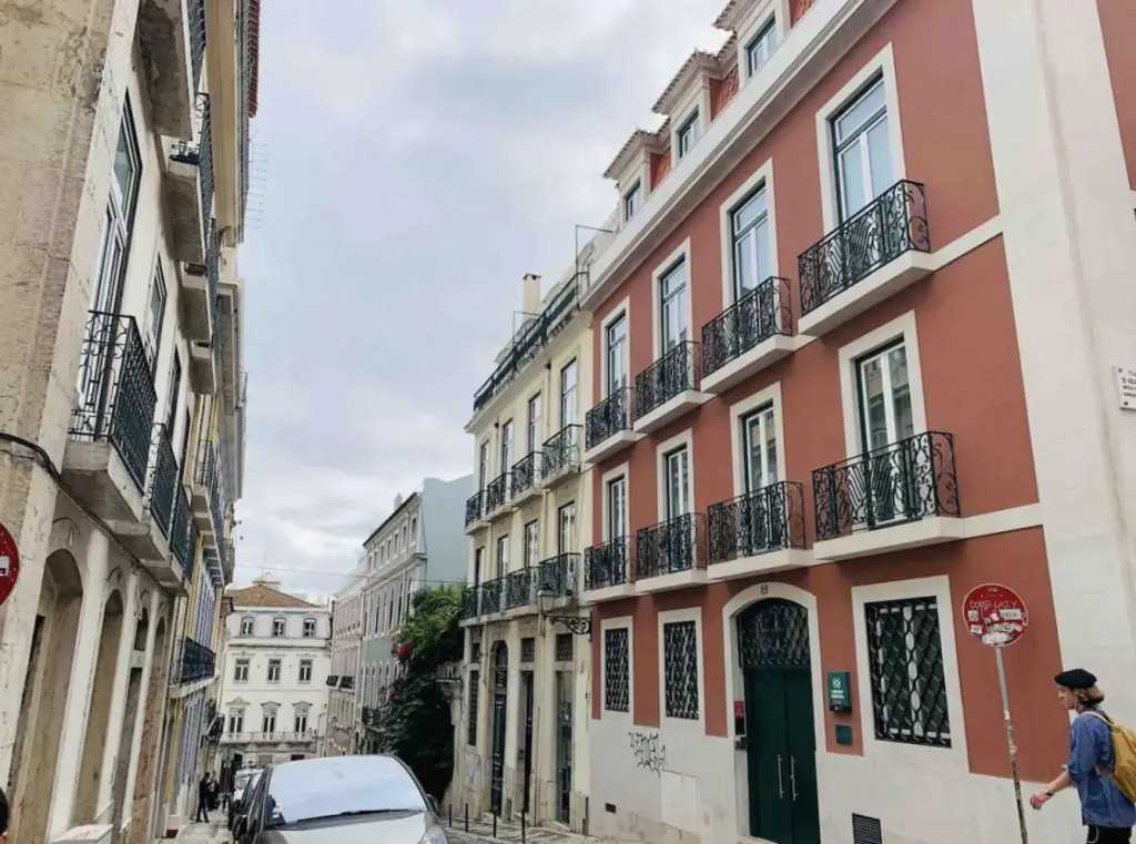Charming 4 bedroom apartment in Chiado