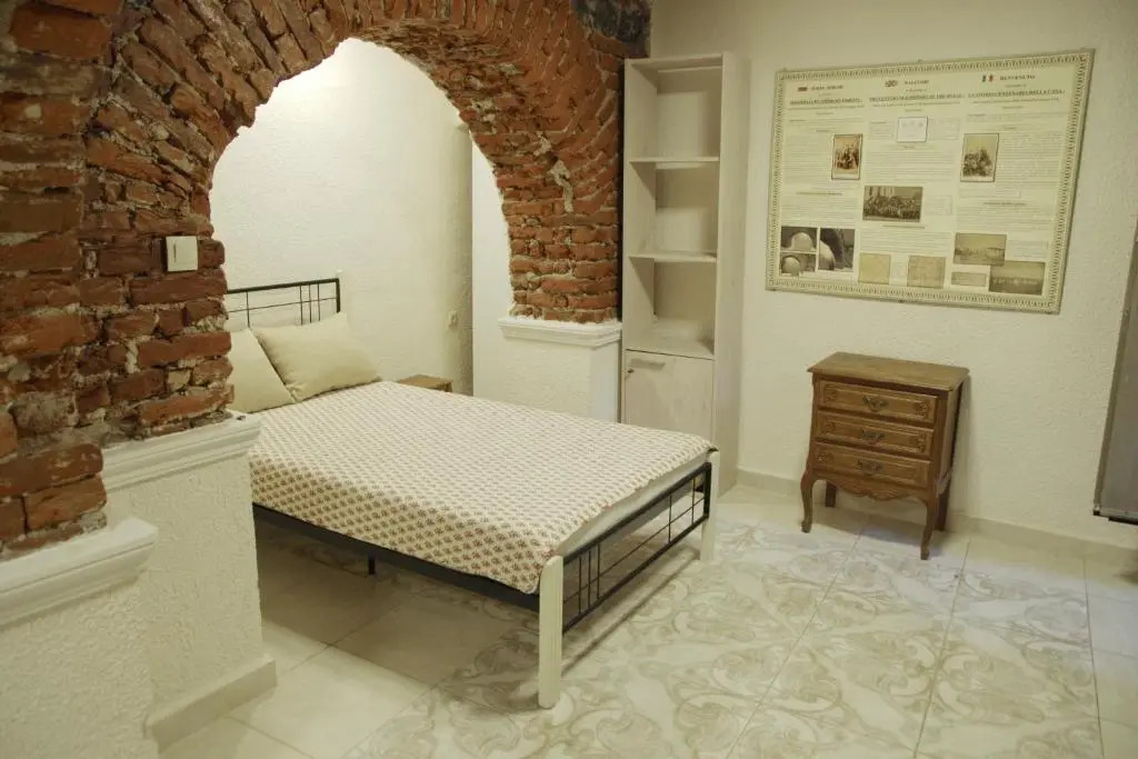 Top Center Detached Apartment Studio
