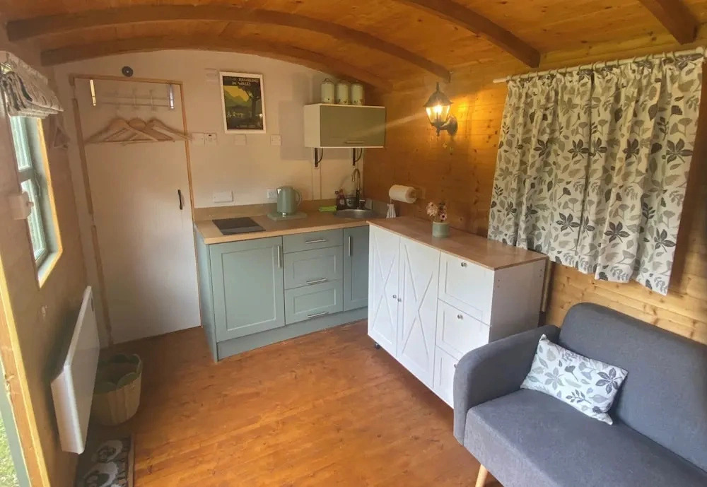 Riverside Shepherds Hut in Newtown Wales