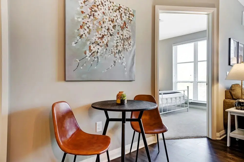 Downtown Designer 2BR Parking W D Gym Pool