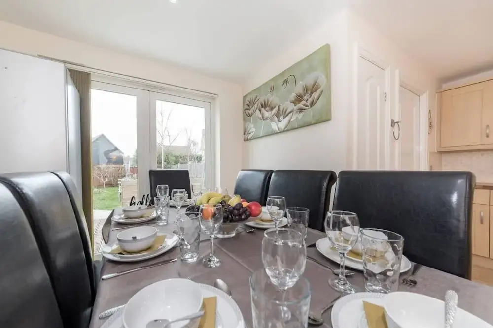 Large 5BR Home in Bedford Ideal for big Groups