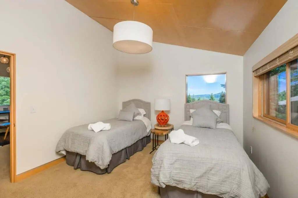 Tahoe Donner Luxury 4BR+2 lofts, Hot tub 3100 sqft