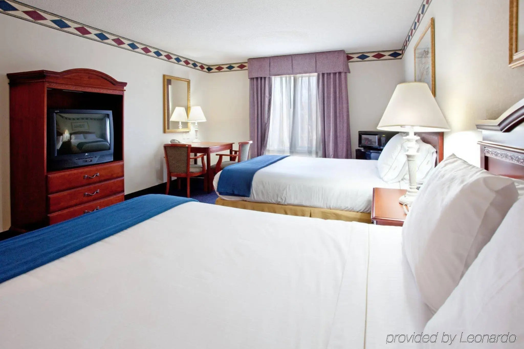Holiday Inn Express Hotel & Suites Mebane by IHG