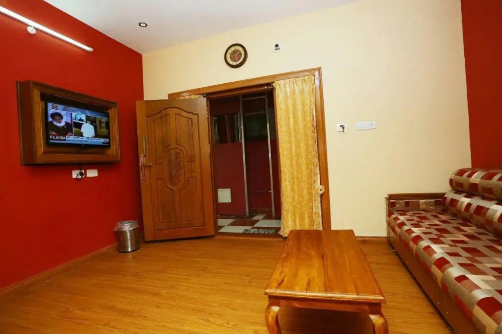 Lagana MMR Holiday Inn