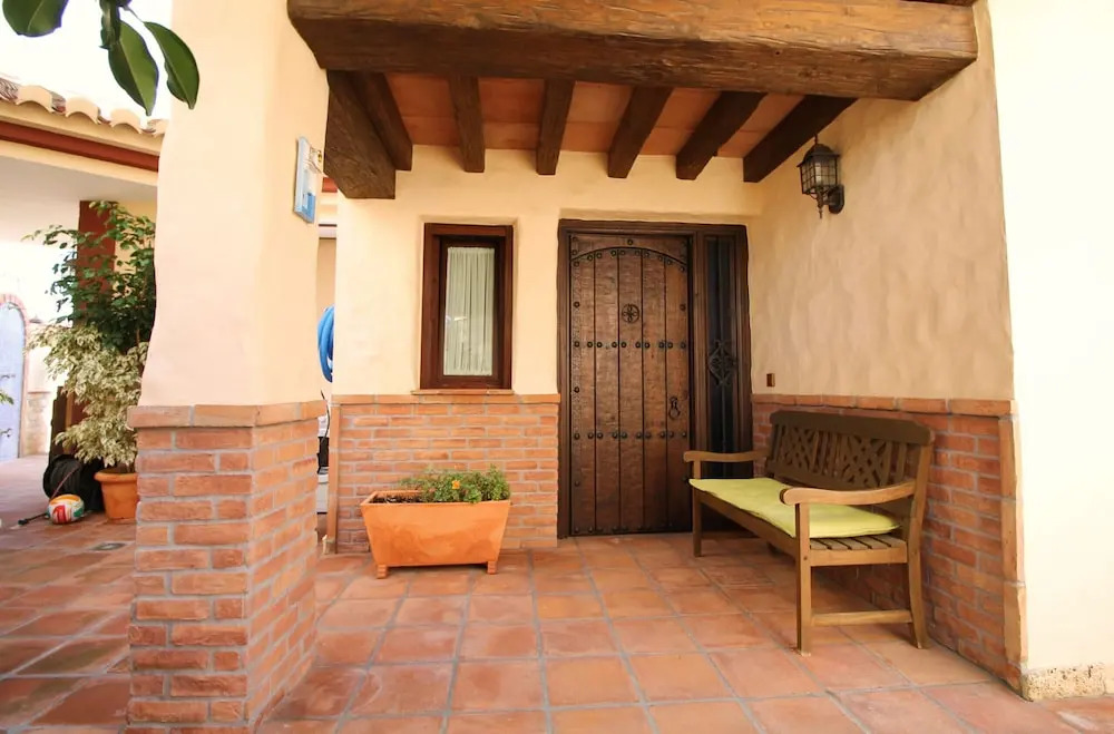 1033 Villa Laura