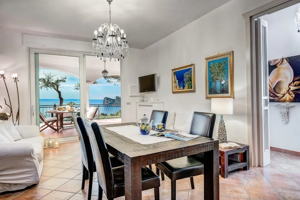 Medusa And The Seahorse Villa