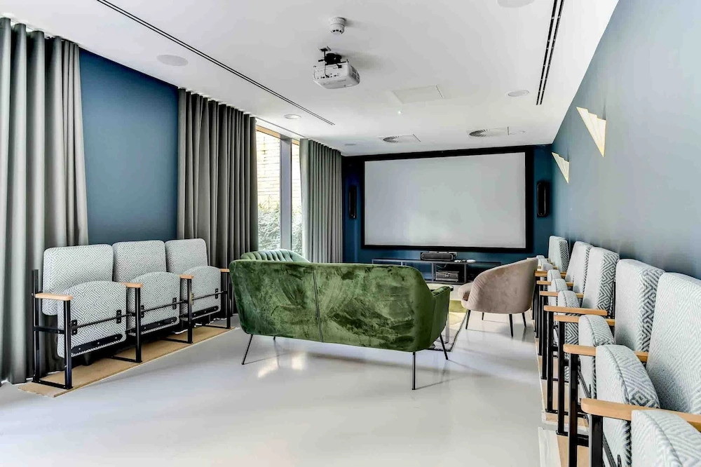 Host Stay Rox Studio