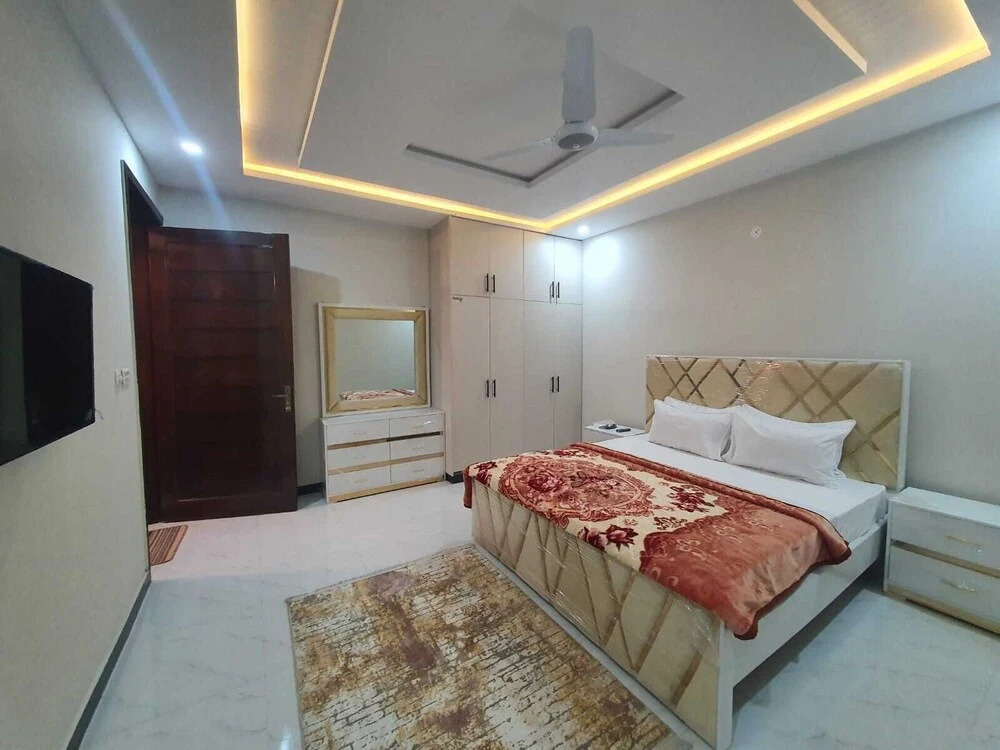 Roomph Transit Guest House