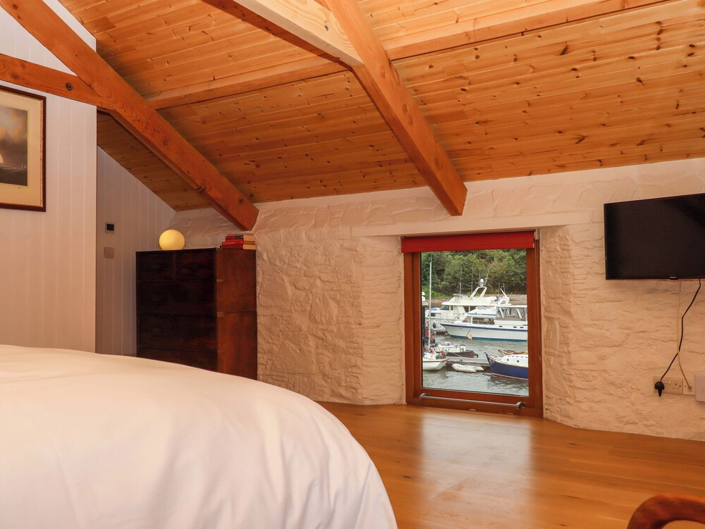 Dolphin Cottage