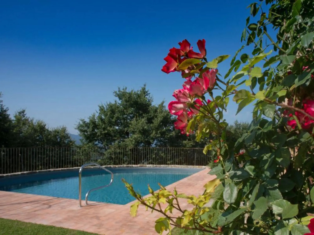 Private villa sleeps 10 with garden and swimming pool-VILLA IL MANDORLO