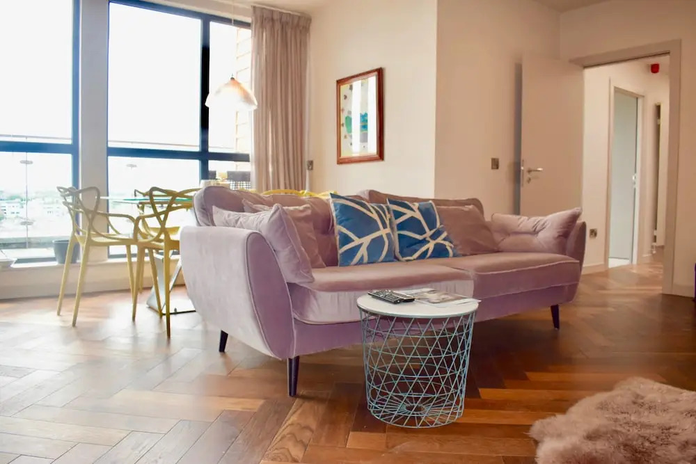Contemporary 2 Bedroom Apartment Near Ifsc