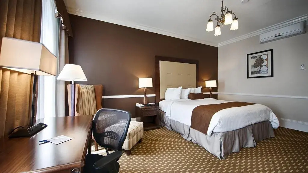 Best Western Plus San Pedro Hotel and Suites