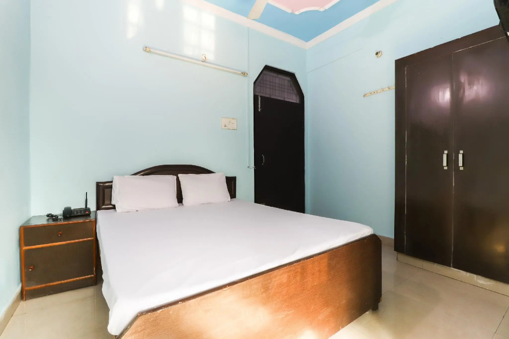 Satkar Guest House by OYO Rooms