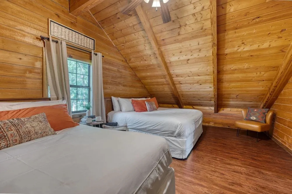 Little Sparrow by Avantstaydowntown Pigeon Forge Cabin