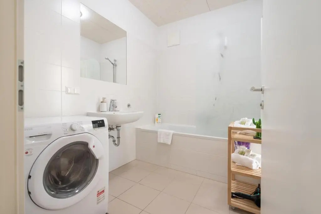 Helles, neues DG Apartment mit Blick zum Donauturm