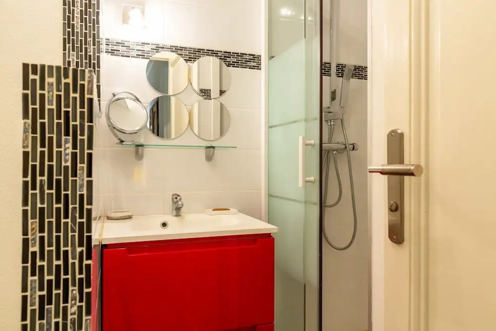 Bright 3BR Apartment With Garden in Gambetta