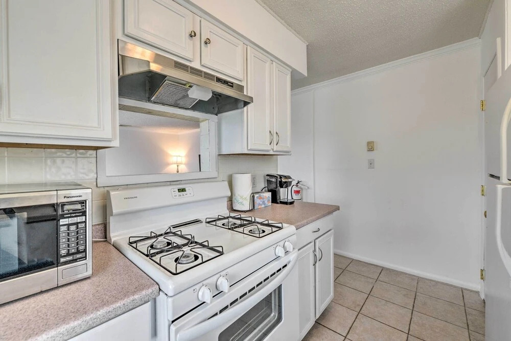 Brigantine Condo w/ Gas Grill - Walk to Beach!
