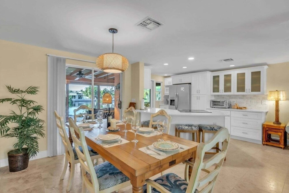 Lake By The Beach 2 Bedroom Home