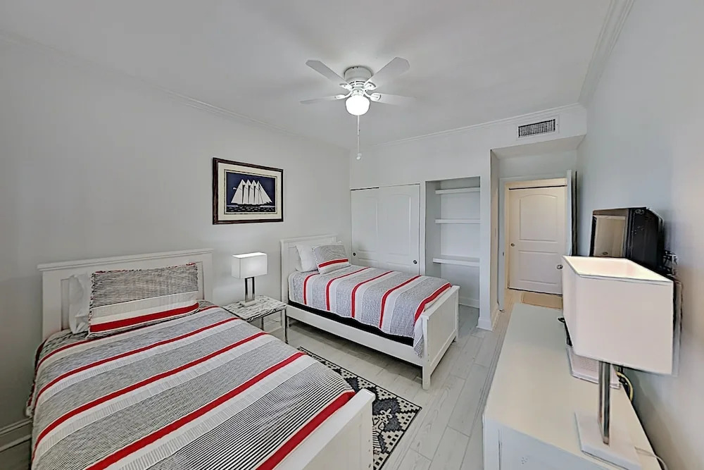 Gulf-view Corner Pools, 700 Private Beach 3 Bedroom Condo