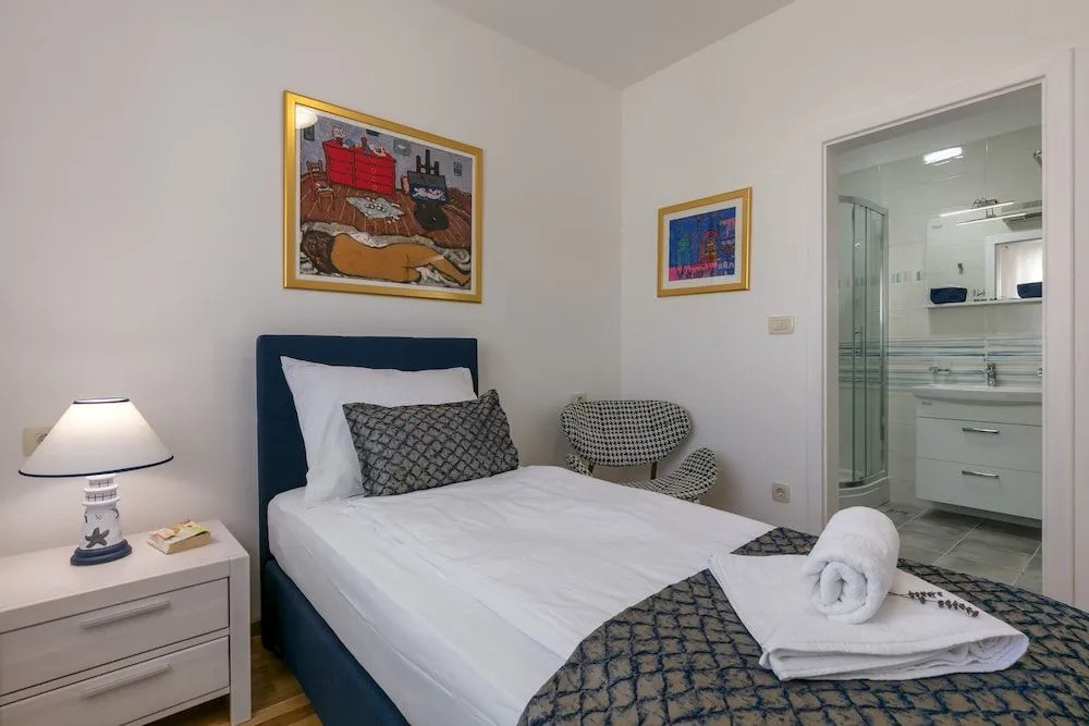 Villa Makarac - Heated Pool, Beach 140m & Kids Playground I Brač