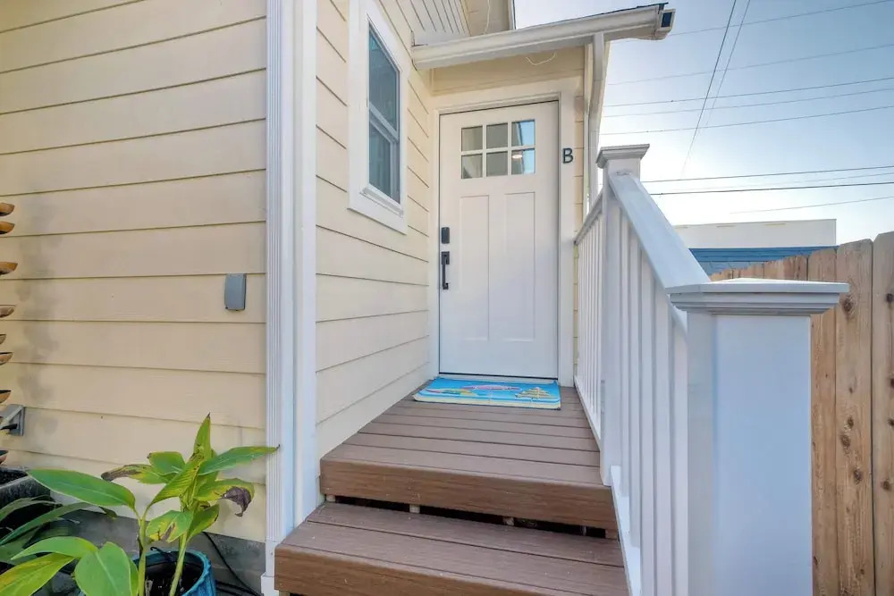 Monarch Cove - Unit B  For 2ppl