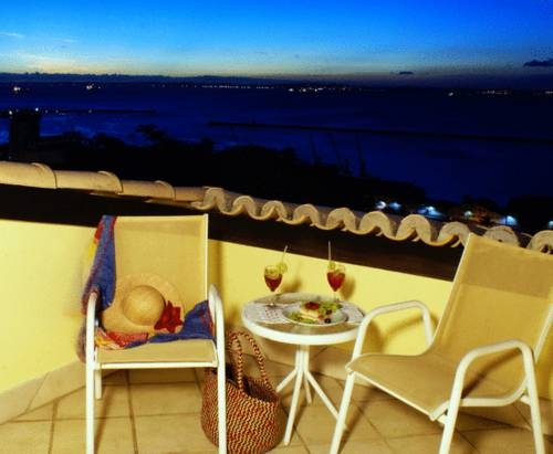 Solar do Carmo Suites & Apartments