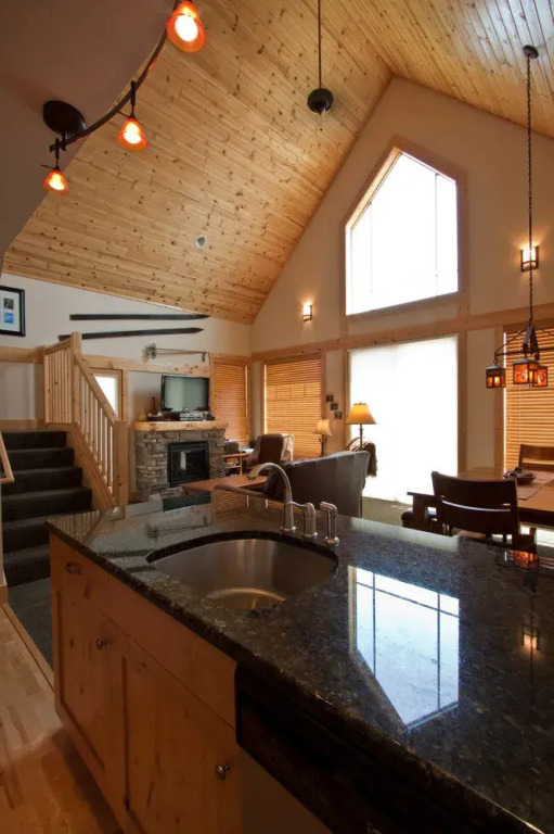 Cove Point Lodge