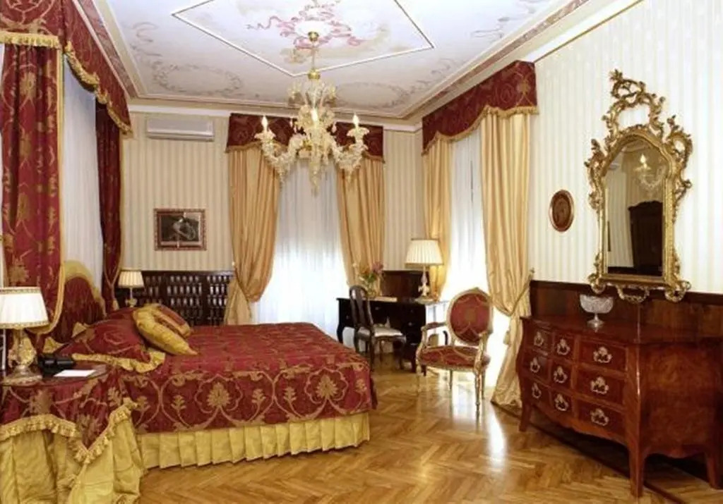 Hotel Jolanda