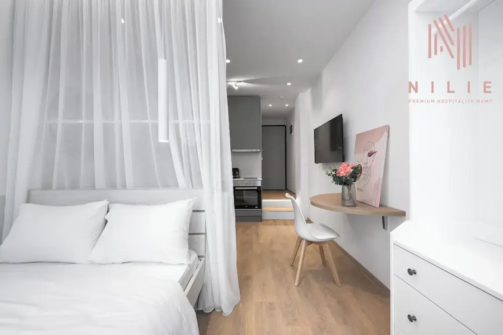 Venus, Nilie Hospitality MGMT