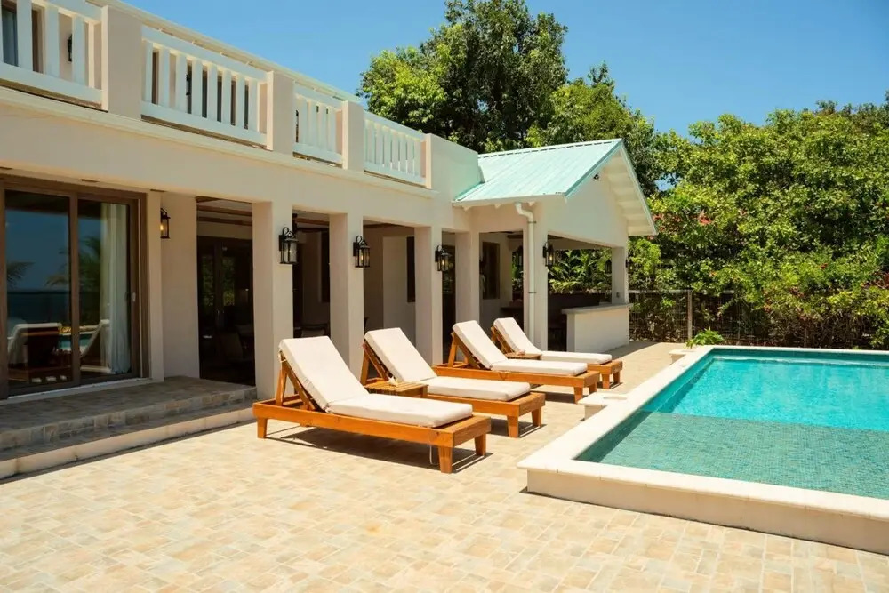 Surfside Gecko - Large Oceanfront Villa with Pool Close to Village