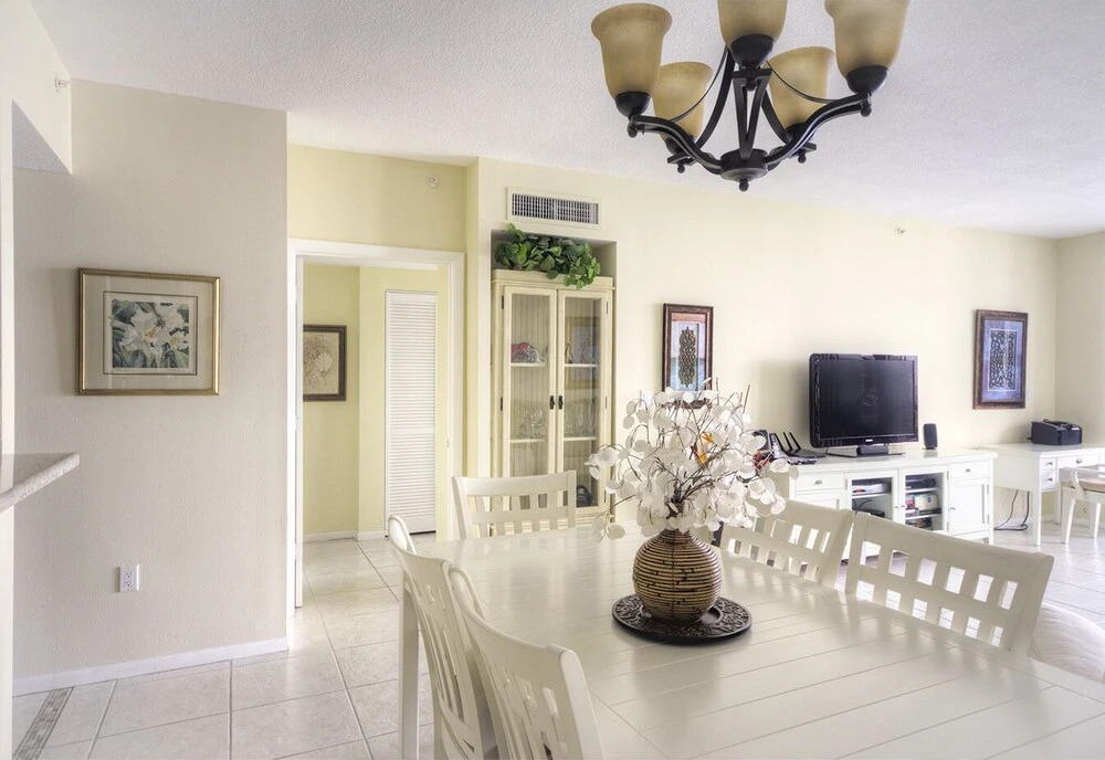 Le Golden Bay 1108 by Go Florida Condo, Sunny Isles