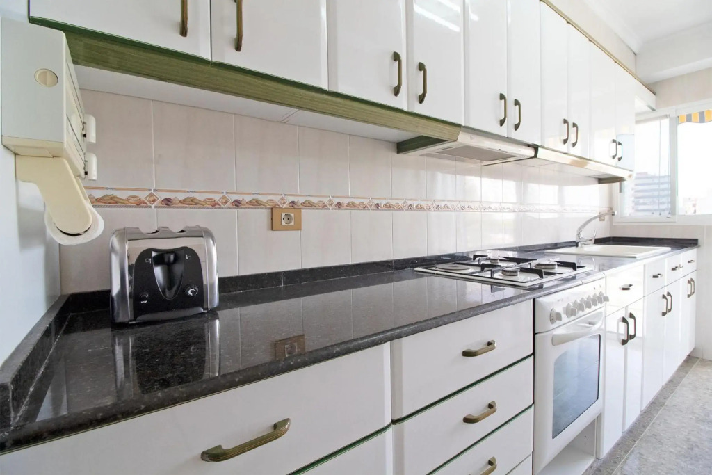 Global Properties, Apartamento con terraza y piscina a un paso de la playa