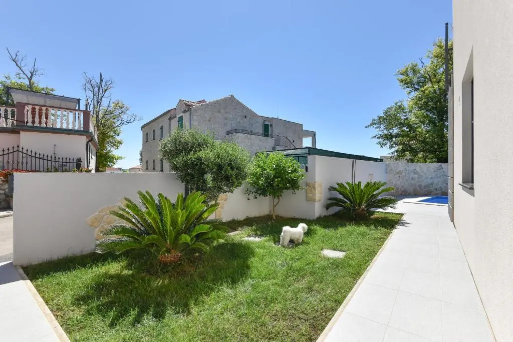 Villa Lily