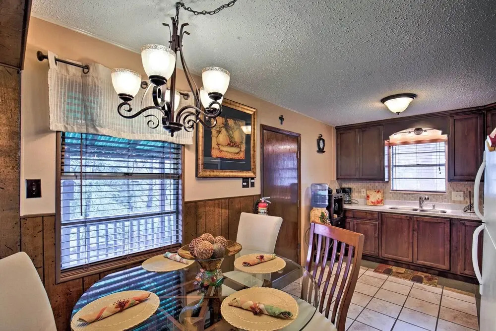 Ruidoso Cabin w/ Deck & Grill < 3 Mi to Race Track