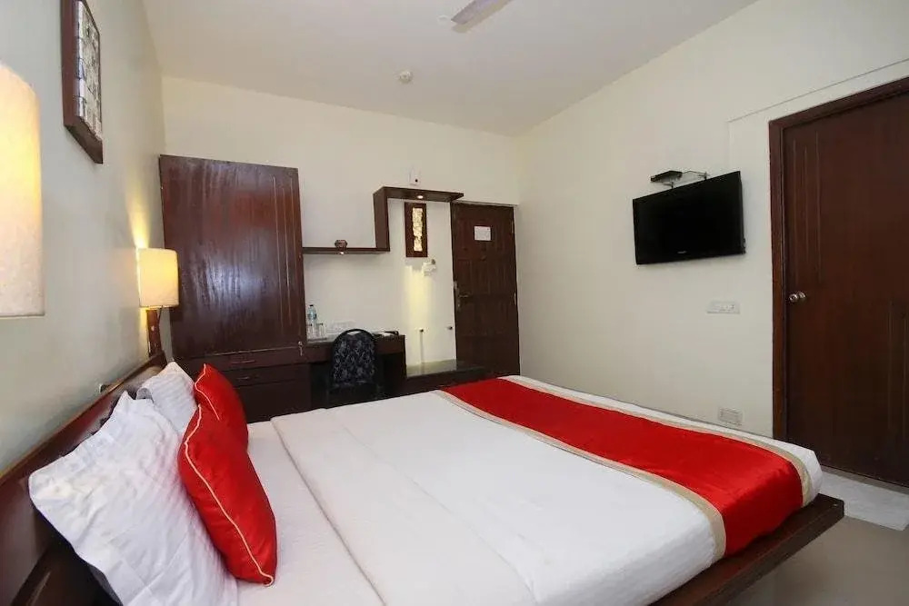 The Retreat Hotel by OYO Rooms