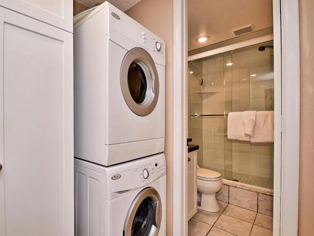 440 West 607N 6th Floor 440 West Condo with Stunning Water View. 23148