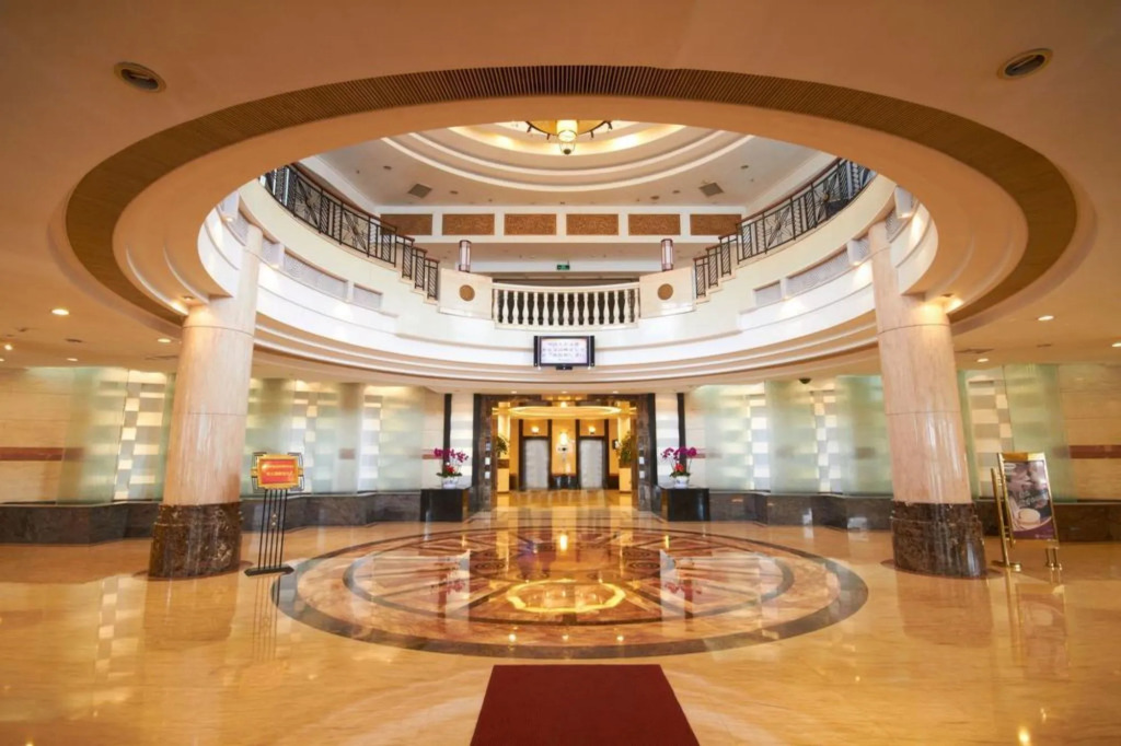 The Center Hotel Yantai