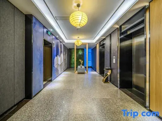Xiadou Hotel (Nanning Nanhu Square Metro Station Store)