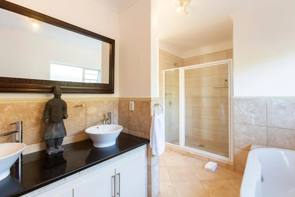 Infinity Blue Luxury Accommodation