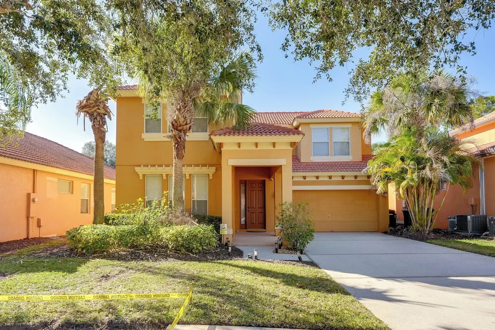 Poolside Living: Family Retreat 12 Mi to Disney