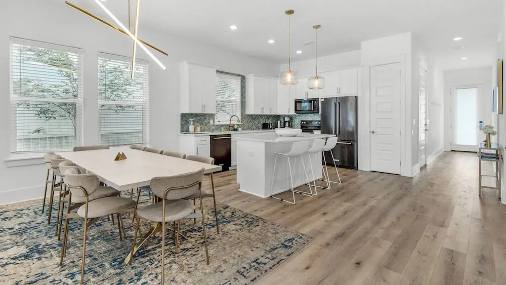 Spacious Home, Private Backyard, and Community Pool