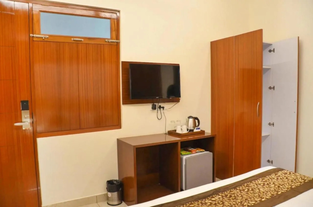 FabHotel Roselle Inn