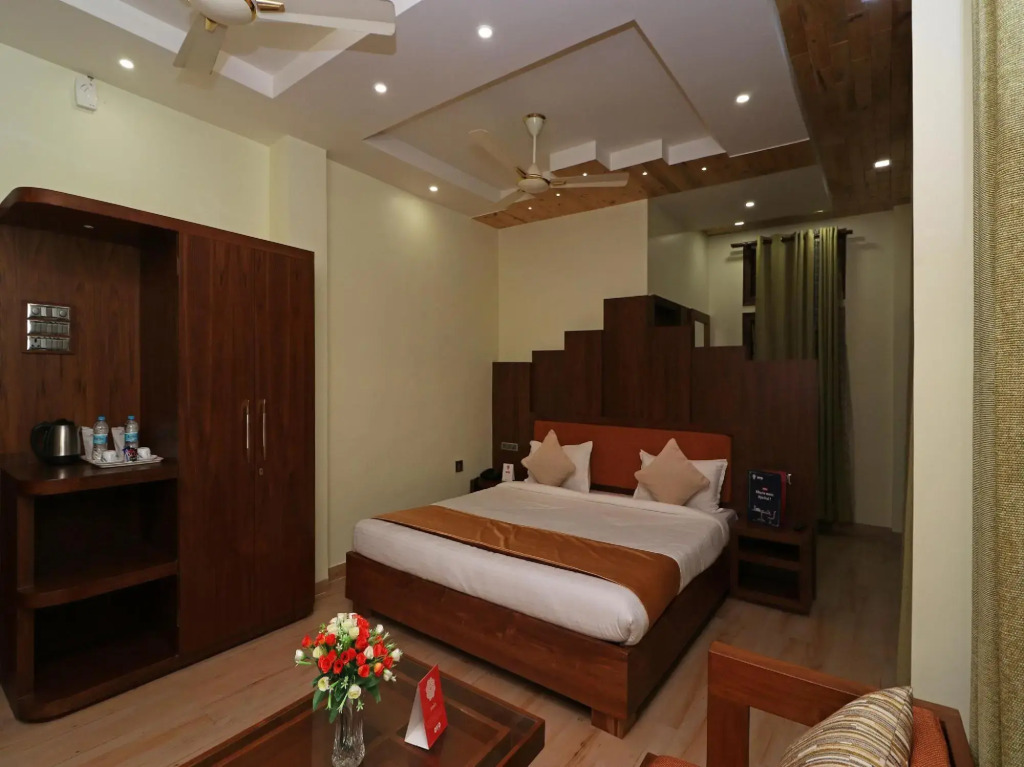 OYO 11737 Prabash Atithi Griha
