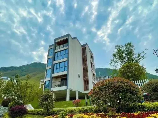 Anji Mujing Light Luxury Holiday Apartment