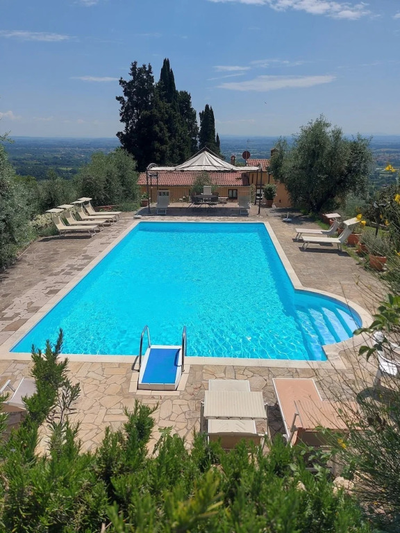 Villa Pilar in Toscana con piscina ultrapanoramica