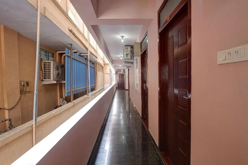 Oyo 28738 Abbirami Hotels
