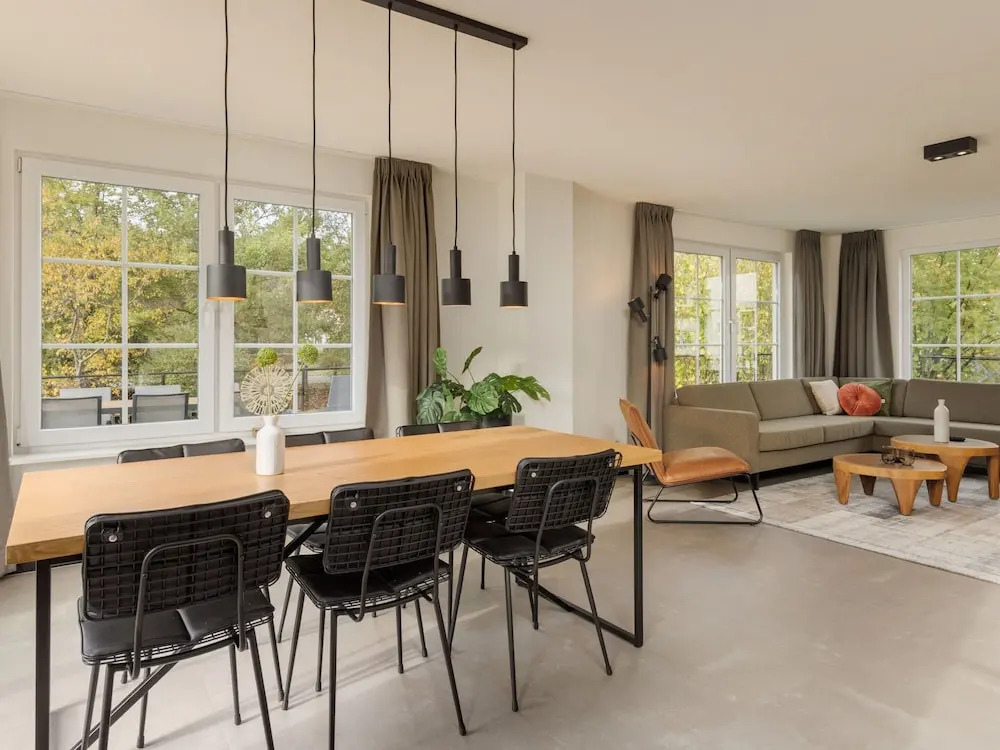 Scenic Villa Retreat With Pets