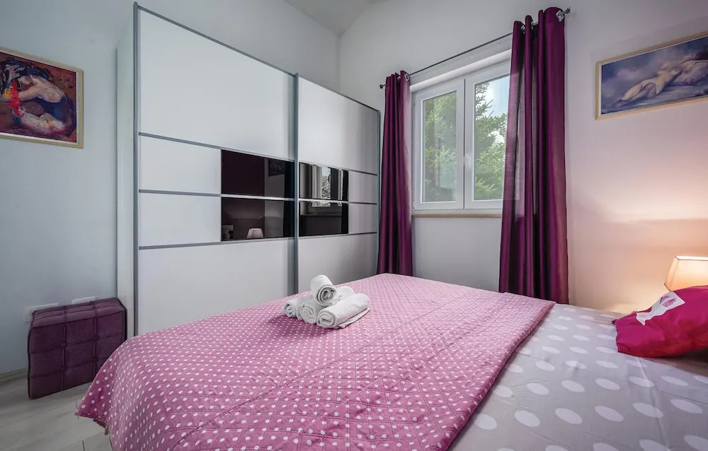 Adorable Holiday House Lilla-with pool-near Old Town Labin